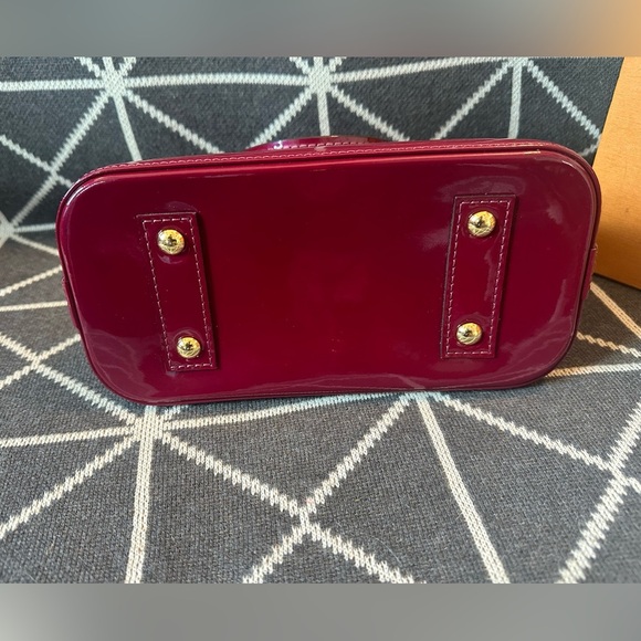 Louis Vuitton Vernis Alma BB with dust bag, strap and box. Comes with COA. - Picture 7 of 15